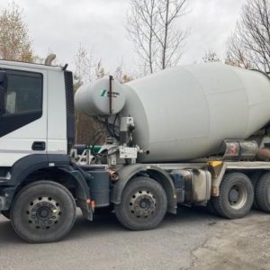 foto 9m3 mix / Autobetonmischmaschine Stetter 8x4 Iveco